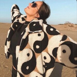 UO YING YANG SHERPA JACKET